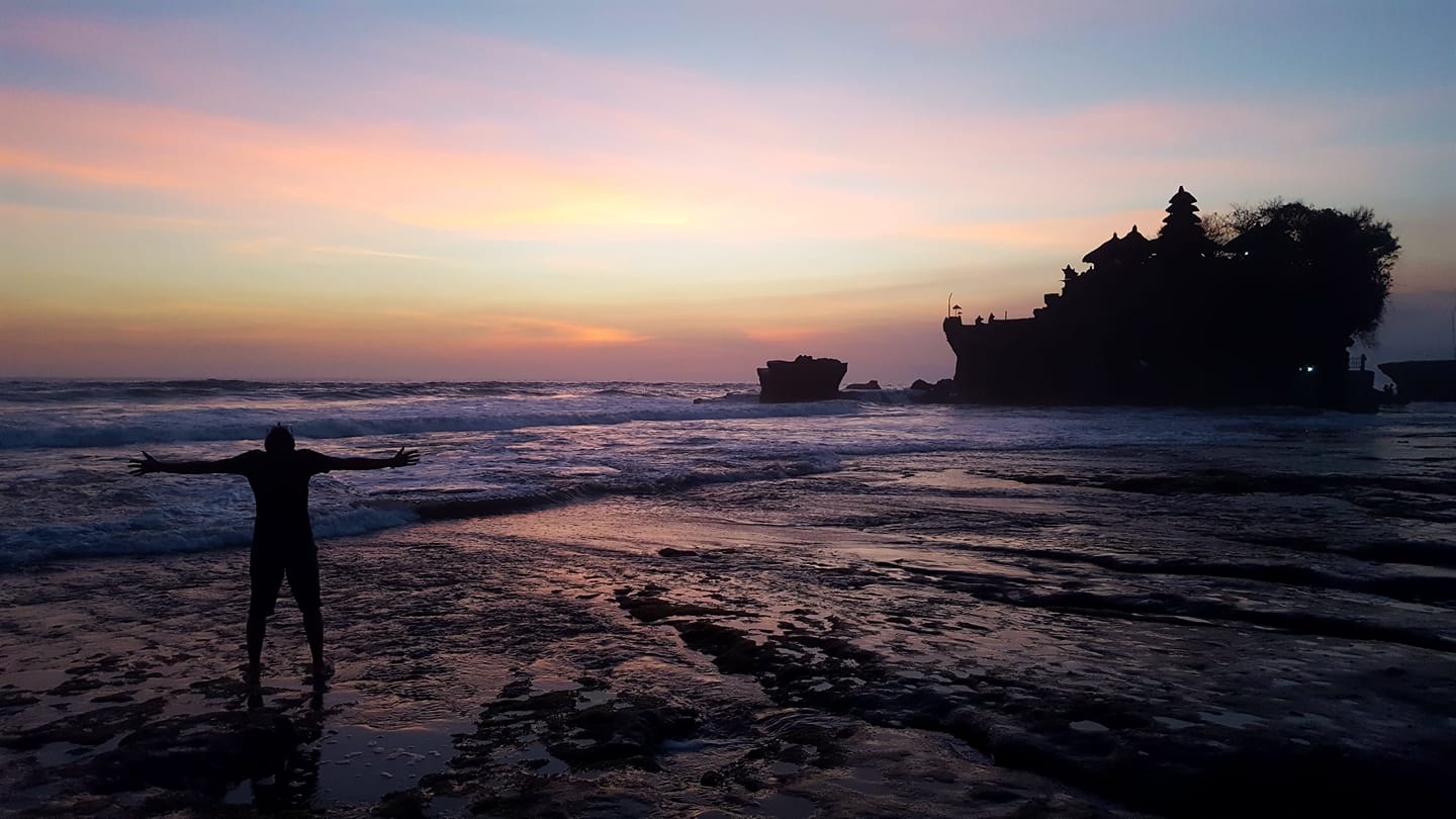 Pura Tanah Lot o zachodzie słońca