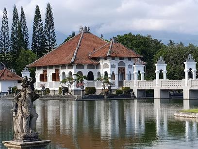 Pałac wodny Taman Ujung