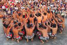 Pura Luhur Uluwatu i taniec Kecak